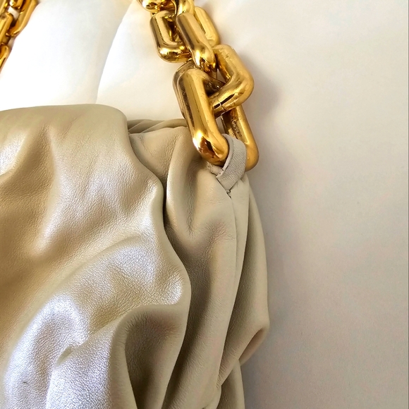 Bottega Veneta Chain Pouch in White - Picture 5 of 7